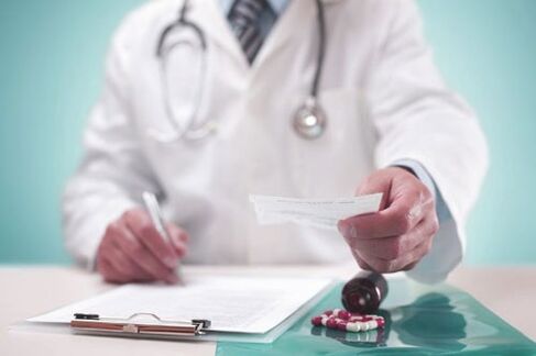 Doctor prescribes treatment for prostatitis